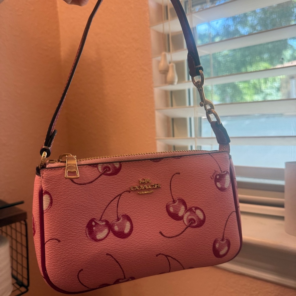 Coach purses - Picture 1 of 2